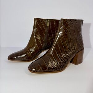 Vince Camuto Croc Embossed Leather Ankle Booties women’s Size 11